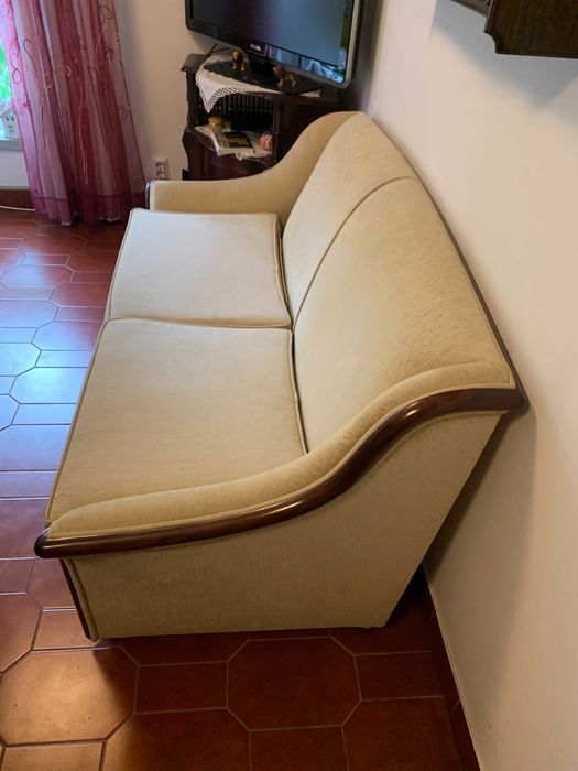 vende-se sofa de 2 lugares e aparador