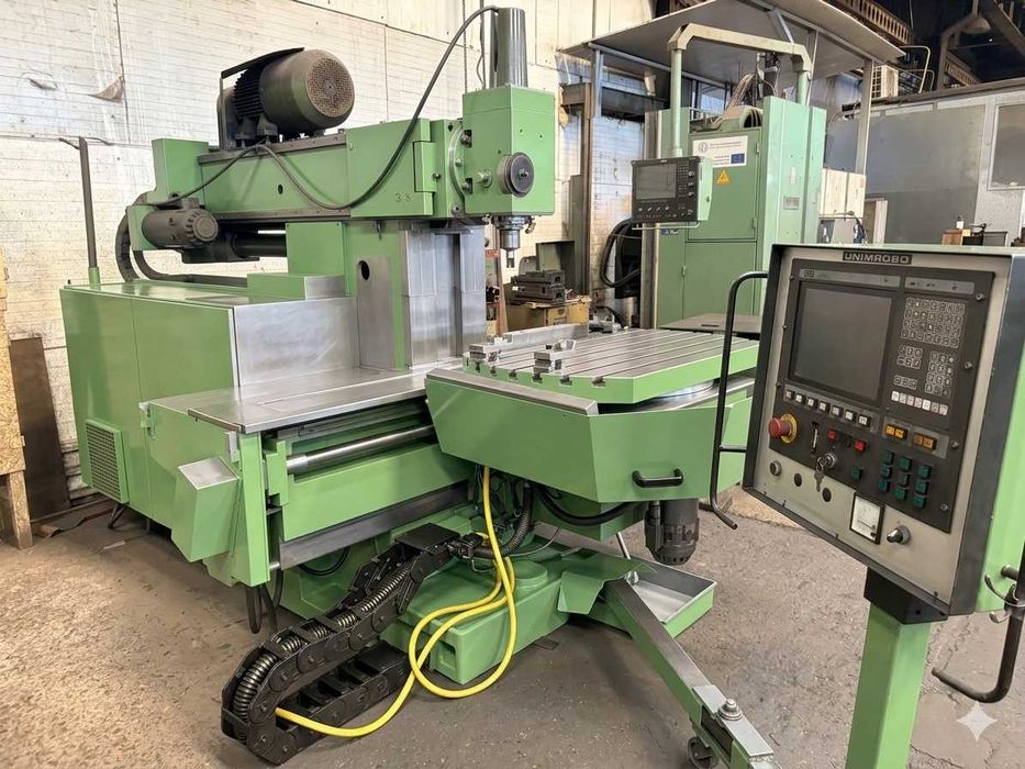 Przemysłowa frezarka CNC