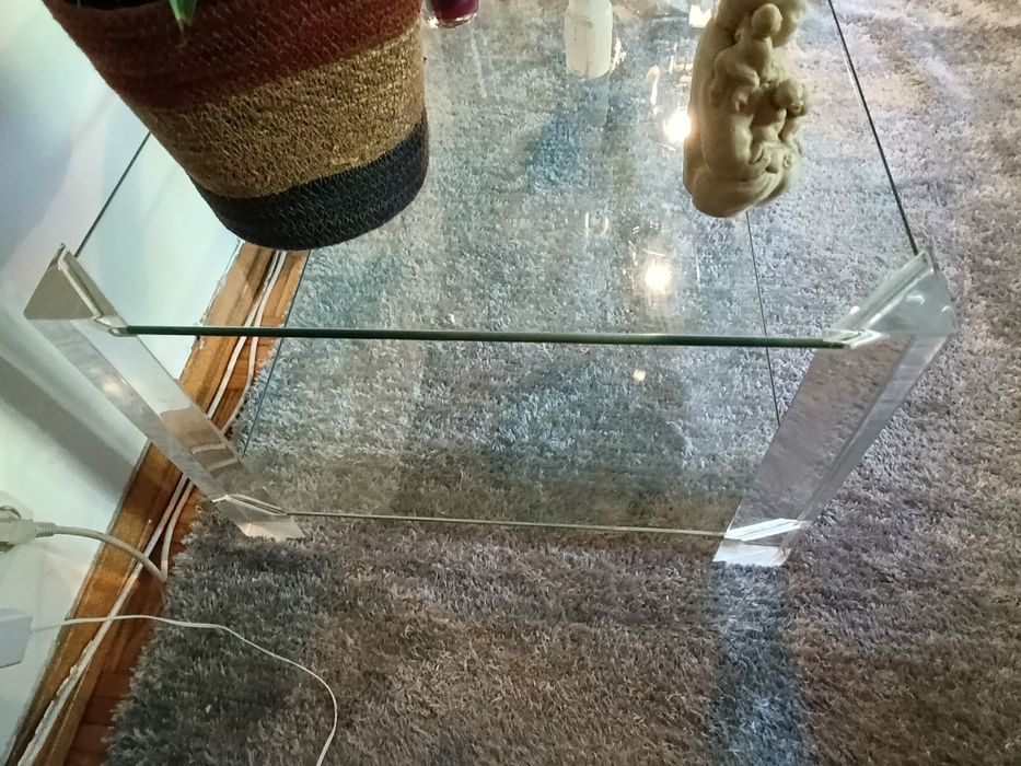 mesa de centro tampo duplo em vidro cristal com 1,10 kargurax,0,40 alt