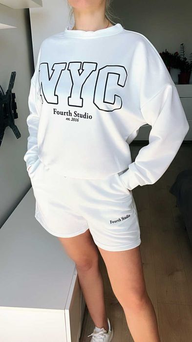 Kostium damski
Dostępny rozmiar:

UA 42–46  EU 36–40 S\M