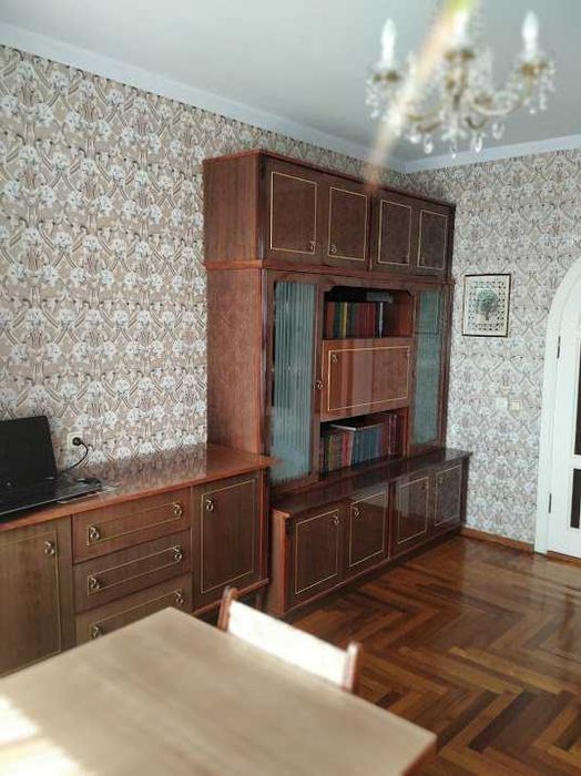 Продається 4-х  кімн.квартира в Олександрівському районі по вул.Запорізькій