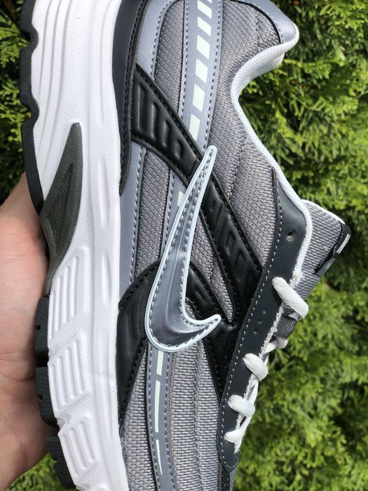 Розпродаж кросівки Nike INITIATOR