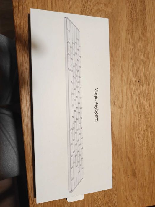 Magic keyboard MK2A3Z/A + Magic mouse MK2E3ZM/A