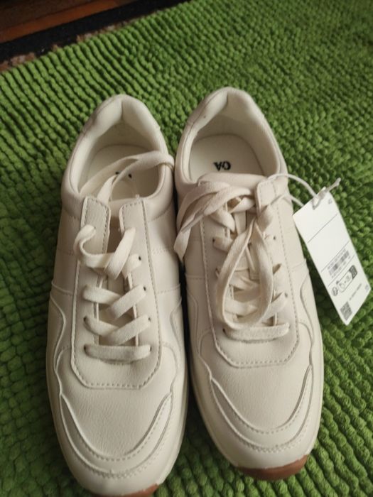 Кроссовки женские