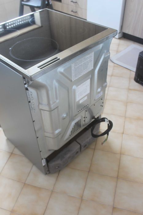 Fogão Eletrico Indesit IS67V5PHX/E