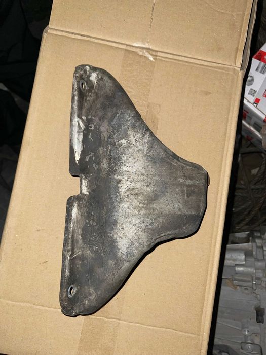 Коллектор выпускной с защитой на Renault , Dacia 1.2 бензин