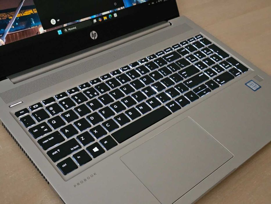 laptop HP 15 cali z podświetlaną klawiaturą, full HD, SSD, 4 rdzenie