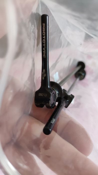 Roda frente ciclismo carbono prototype sp3 cubo SP1 com eixos e pneus