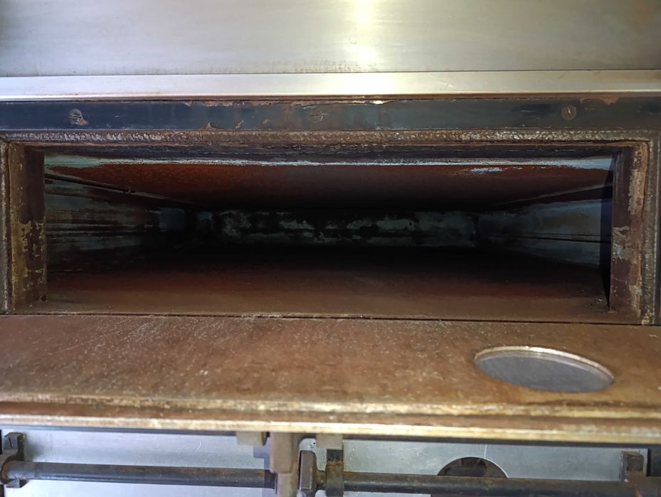 Хлібопекарня на дровах. Пекарня на колесах. Подова піч. Розмитнена