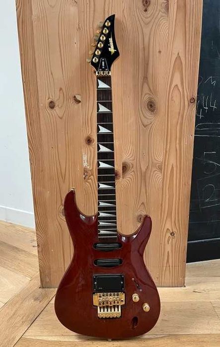 Guitarra eléctrica Maison em formato SuperStrat