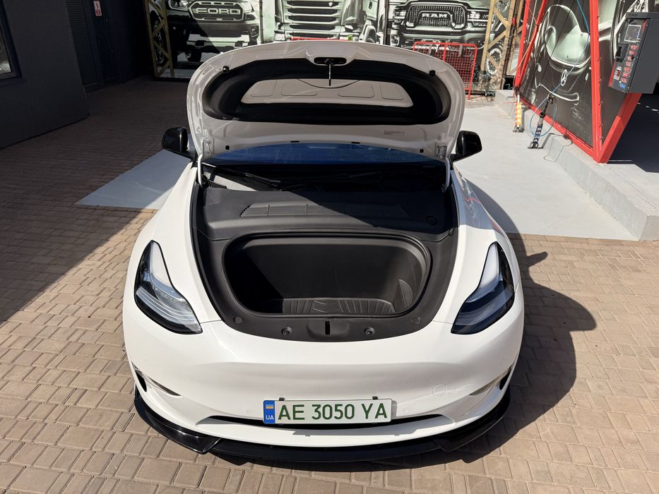 Продам Tesla Model Y