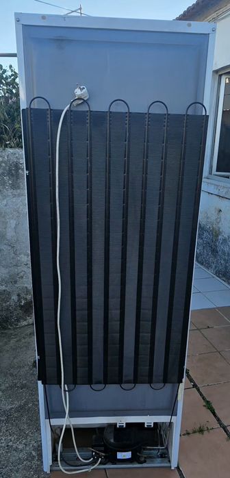 Frigorífico Indesit...Esta em bom estado  200€ negociável!