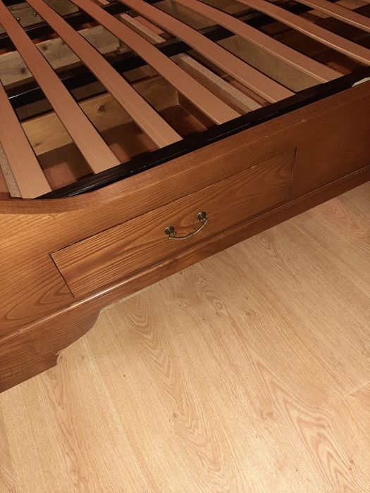 Cama de casal com gavetas