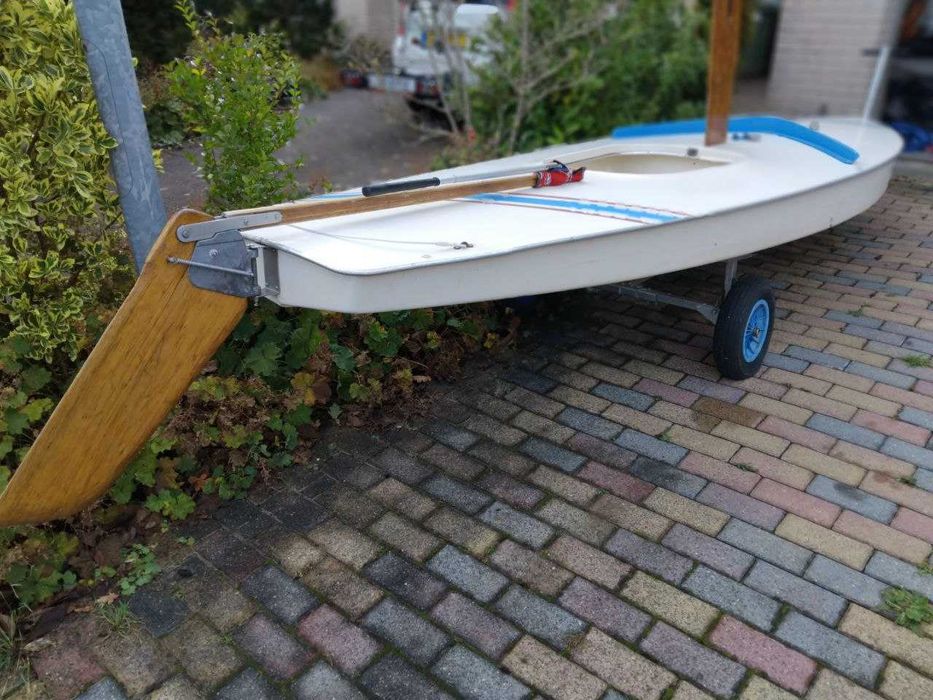 Sunfish w ładnym stanie ze składanym wózkiem