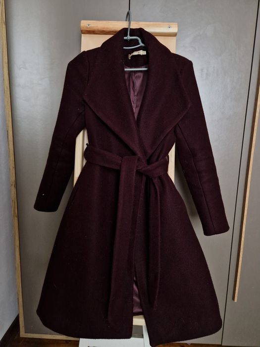 Пальто, трендового кольору марсала бургунді