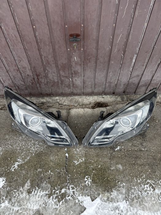 Zafira C lampa lampy reflektory Xenon Xenony Bixenon  lewa prawa kompl
