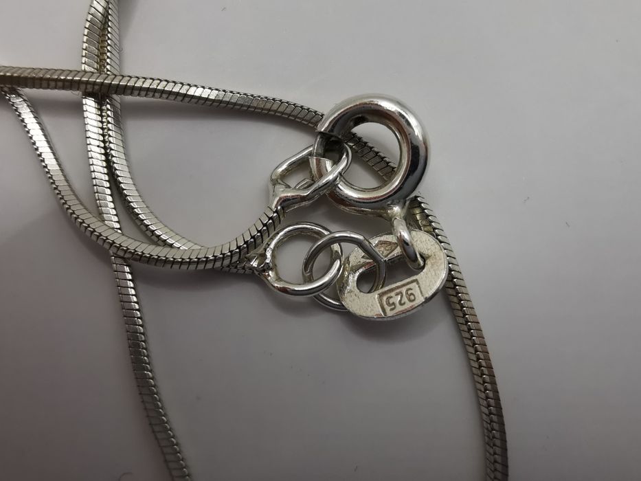 Bursztynowy wisiorek z łańcuszkiem srebro 925