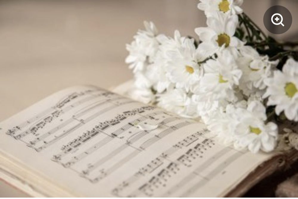 Викладач фортепіано