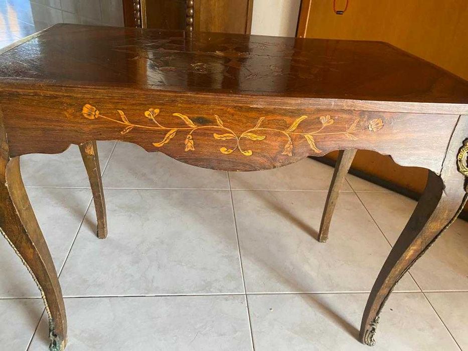 Mesa Pau Santo não folheada.