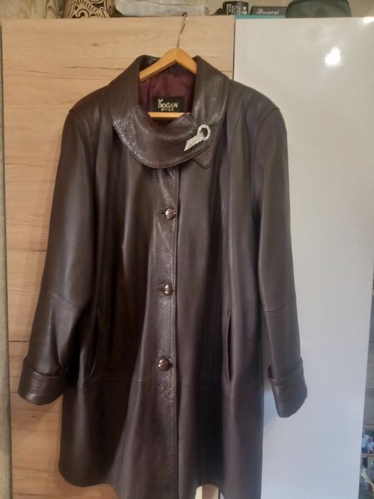 Продам шкіряний плащ.