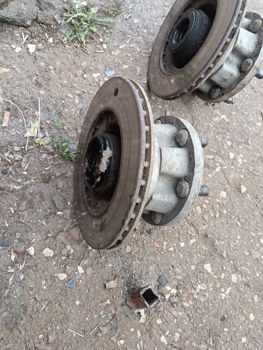 Продам передние тормозные диски со ступицами на Газель