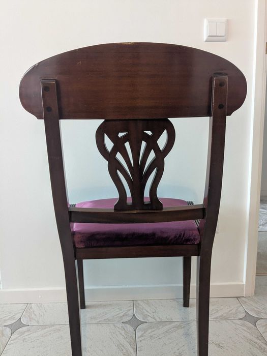 Conjunto de mesa e 8 cadeiras em madeira de cerejeira, estilo clássico