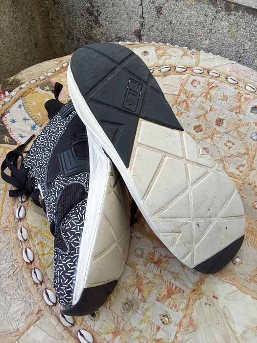 Ténis Fila pretas confortaveis