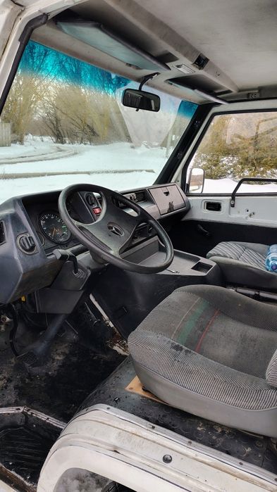 Мерседес МВ 100.