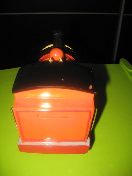 Peça cerâmica em forma de mealheiro