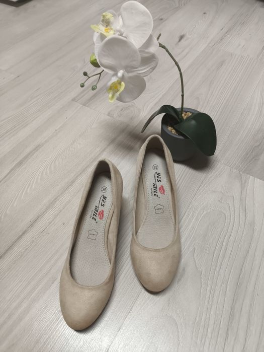 Hurt Crem buty wiosna lato  odzież używana