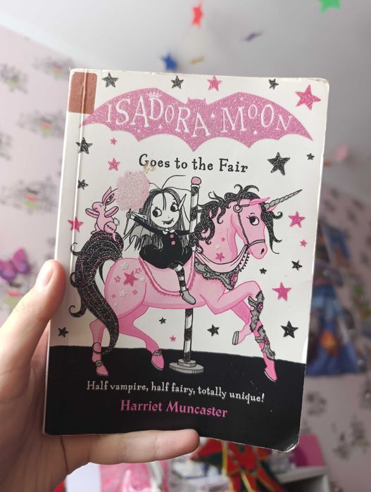 Х. Мункастер. Isadora Moon Goes to the Fair