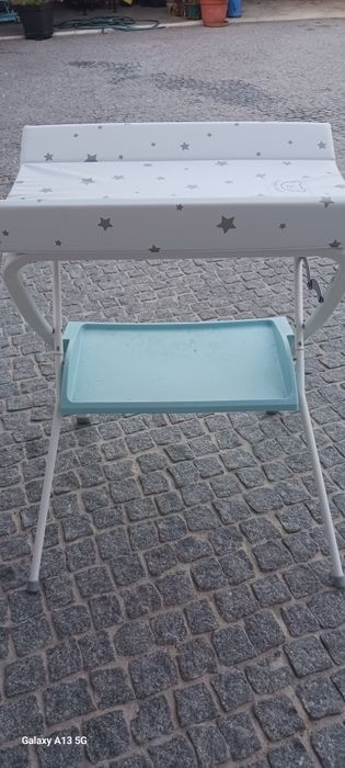 Muda fraldas com banheira