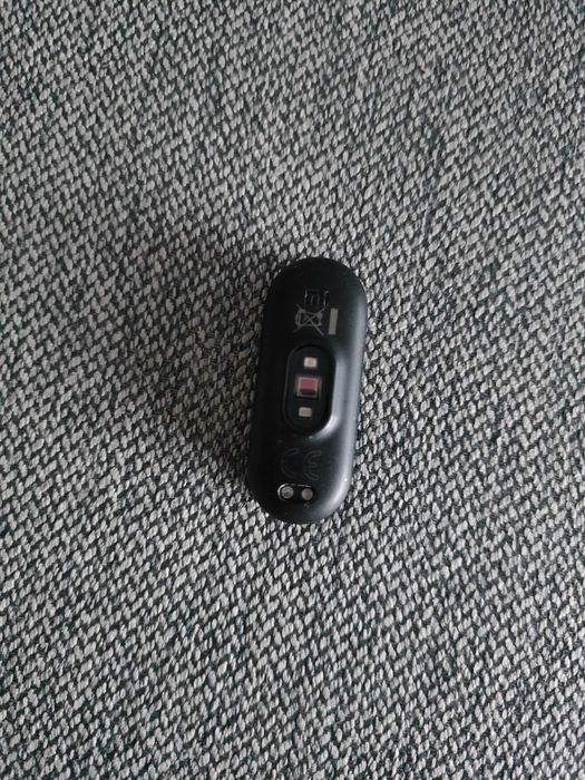 Smartwatch/zegarek Xiaomi Mi Band 5 czarny uszkodzony