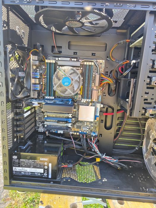 Computador Desktop i7-4930K / 24GB RAM / SSD 240GB / VRAM 2GB / Win 11