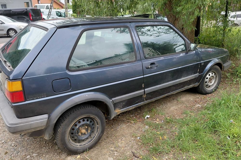 samochod osobowy VW Golf 2