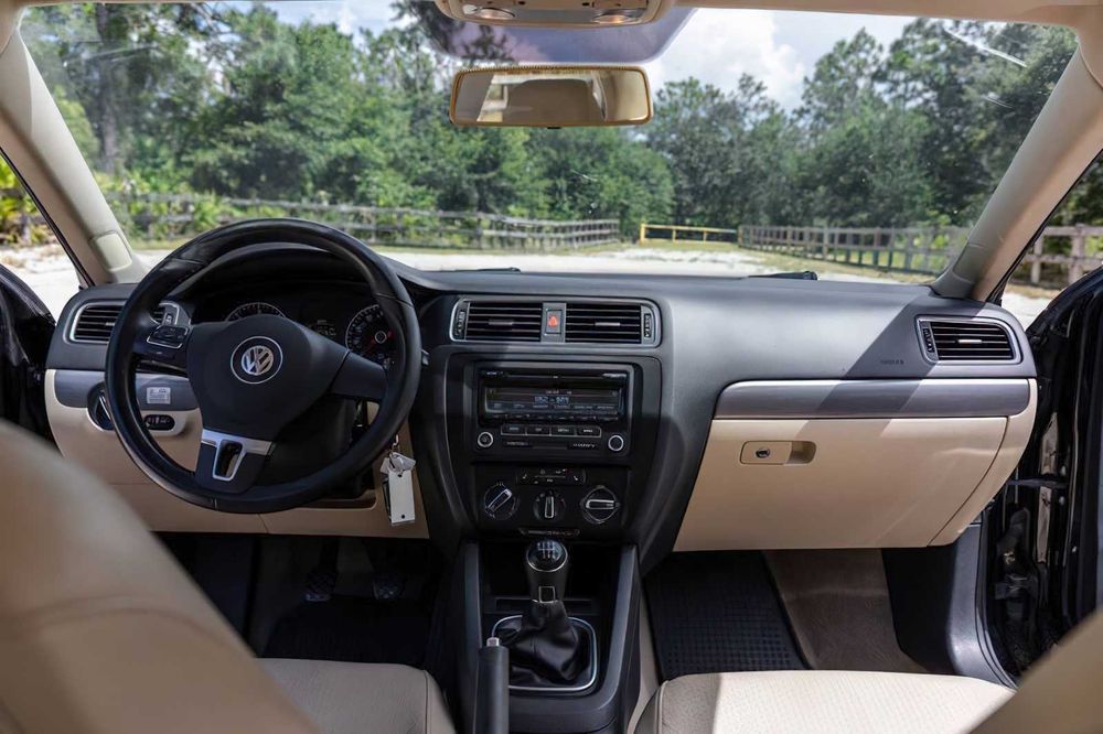 Volkswagen Jetta      2013