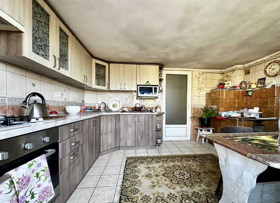 Продається просторий цегляний будинок поруч з м.Дрогобич