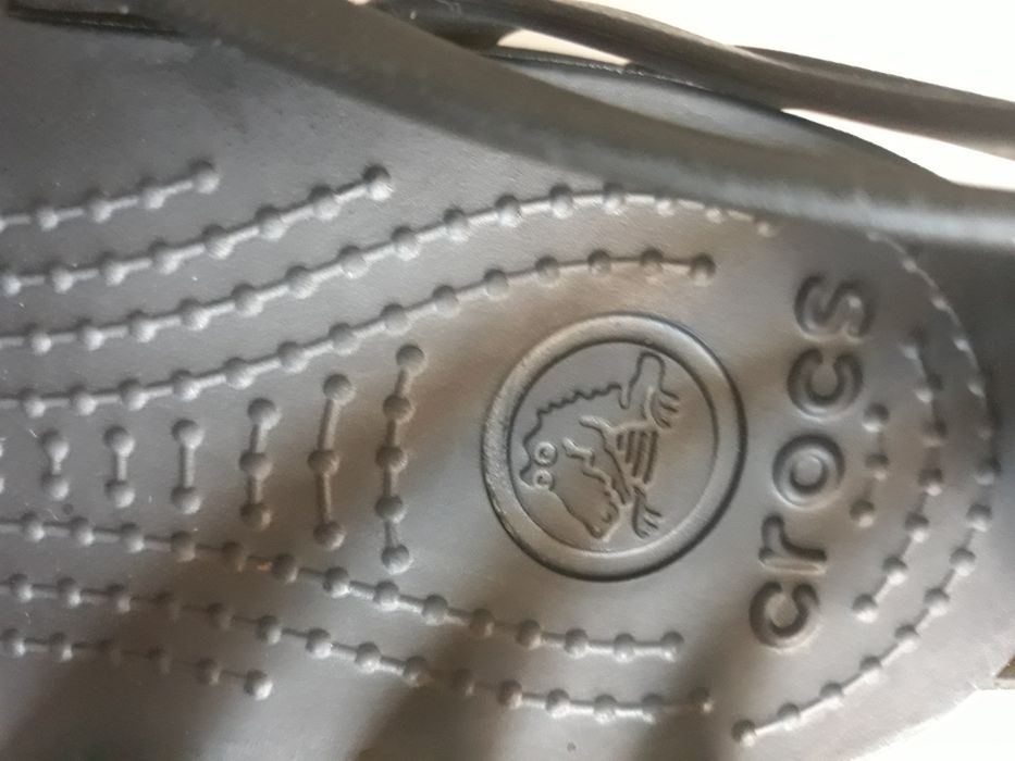 Crocs sandały Huarache Flat  W7