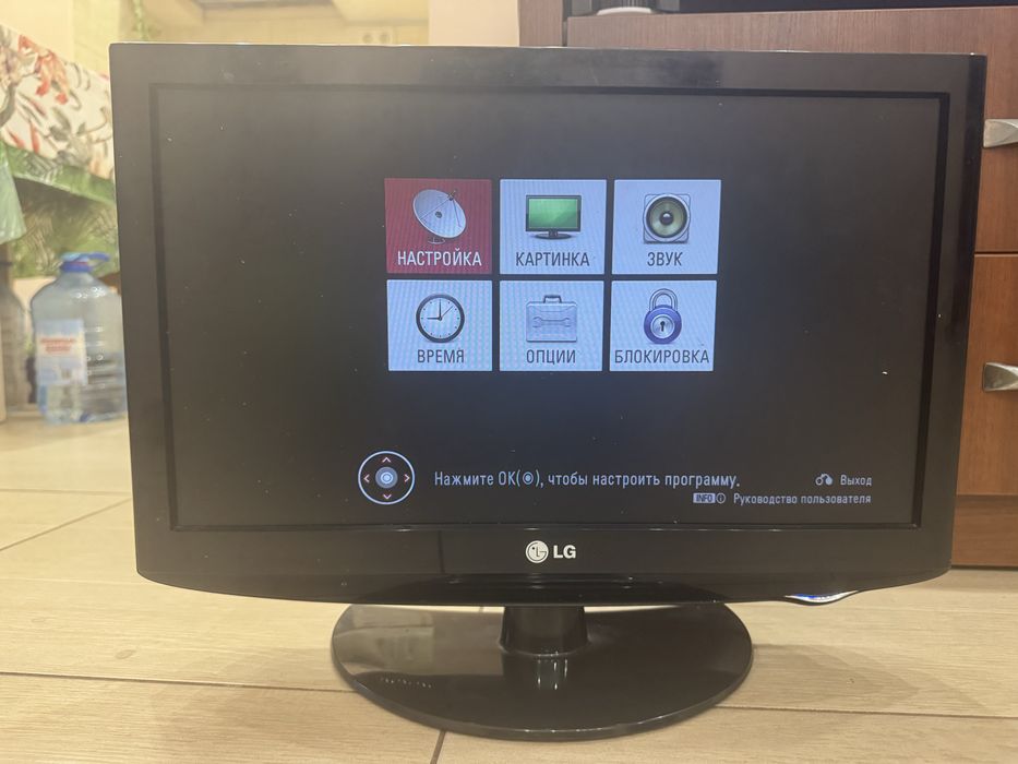 Телевізор 19" LG 19LH2000 у відмінному стані (для кухні, дачі)