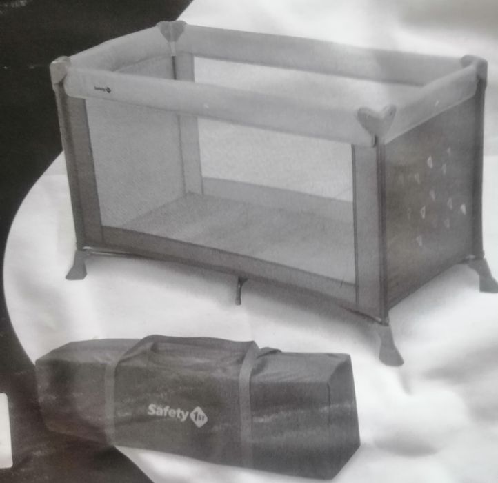 Cama de viagem para criança ou bebé.