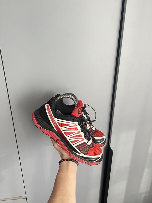SALOMON サベージ 25,5 レッド 二回ほど使っています。長期保管品 кроссовки salomon бу червоні - купити чоловіче взуття - Ціна на OLX.ua