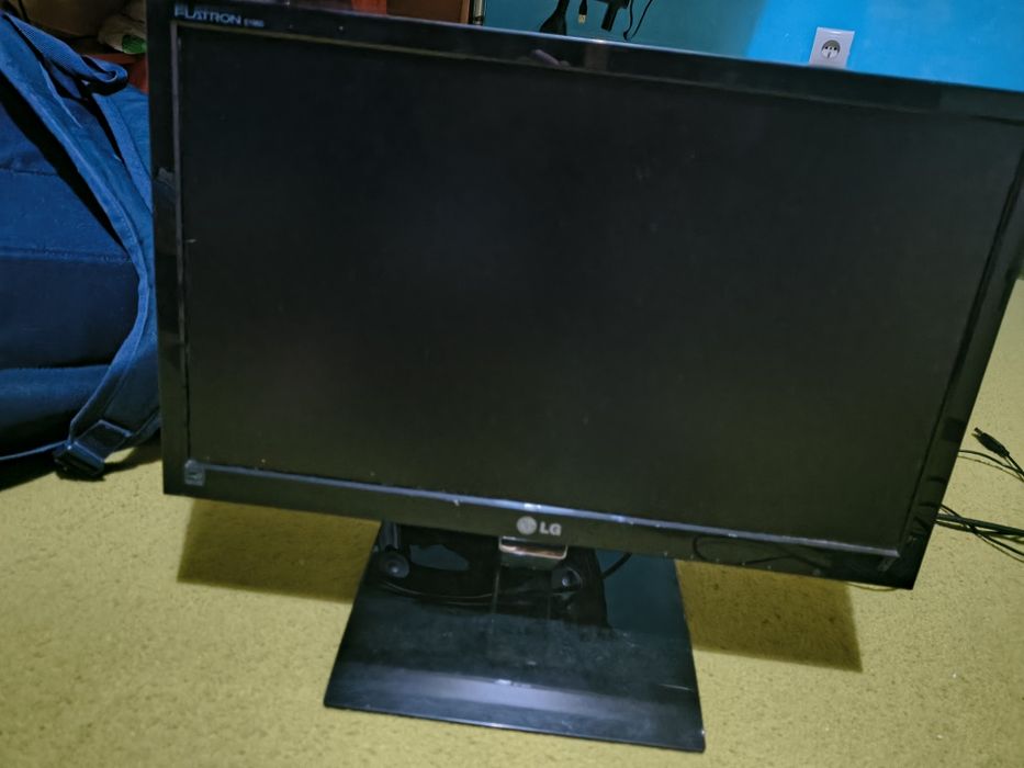 Sprzedam monitor i klawiaturę