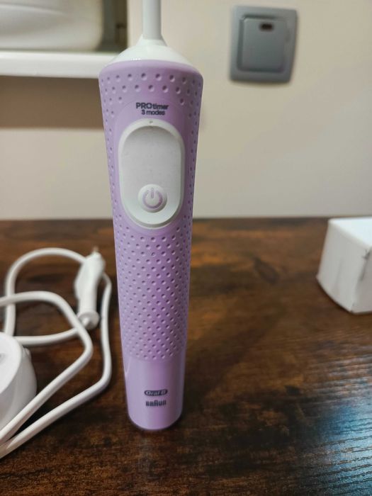 Szczoteczka rotacyjna ORAL-B Vitality Pro D103 Fioletowy