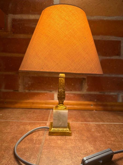 Lampka nocna z abażurem (marmur)