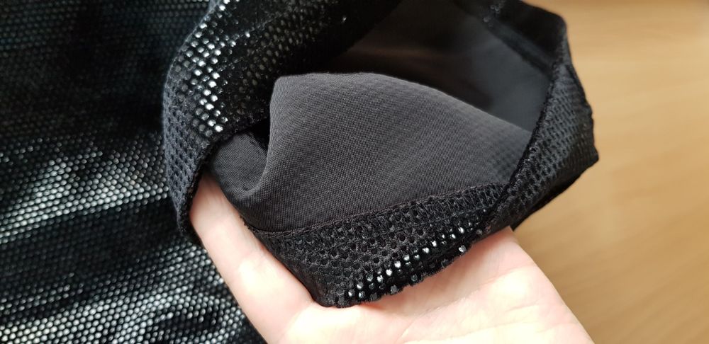 Sukienka czarna lśniąca r40