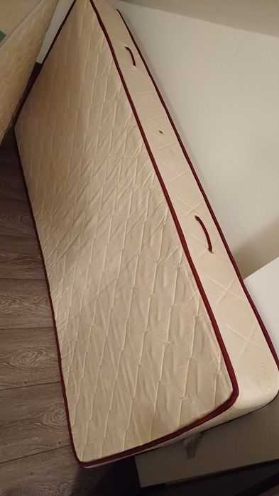 2 colchões de molas em muito bom estado