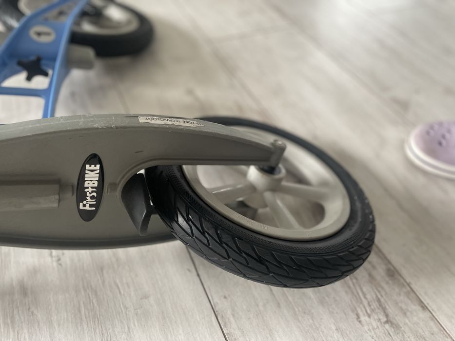Rowerek biegowy First Bike Street niebieski z