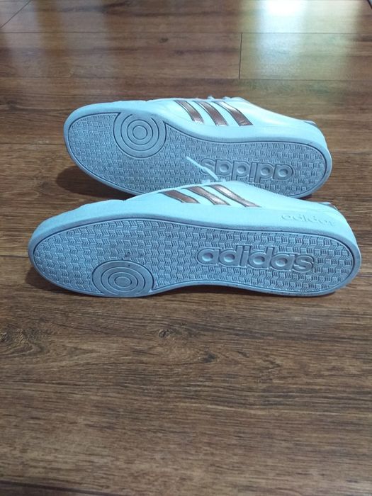 Кросівки жіночі Adidas