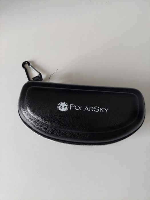 Okulary słoneczne sportowe.