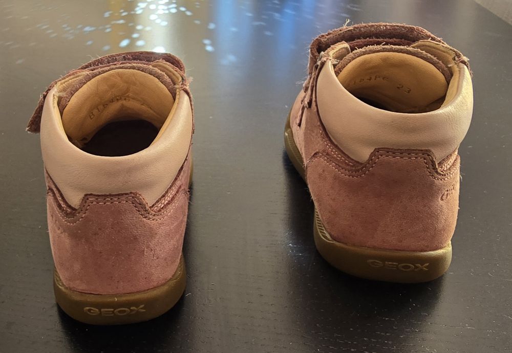 23 / Botas pele Geox Menina